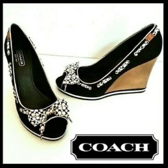 Coach Bow Wedge - Picture 2 of 16
